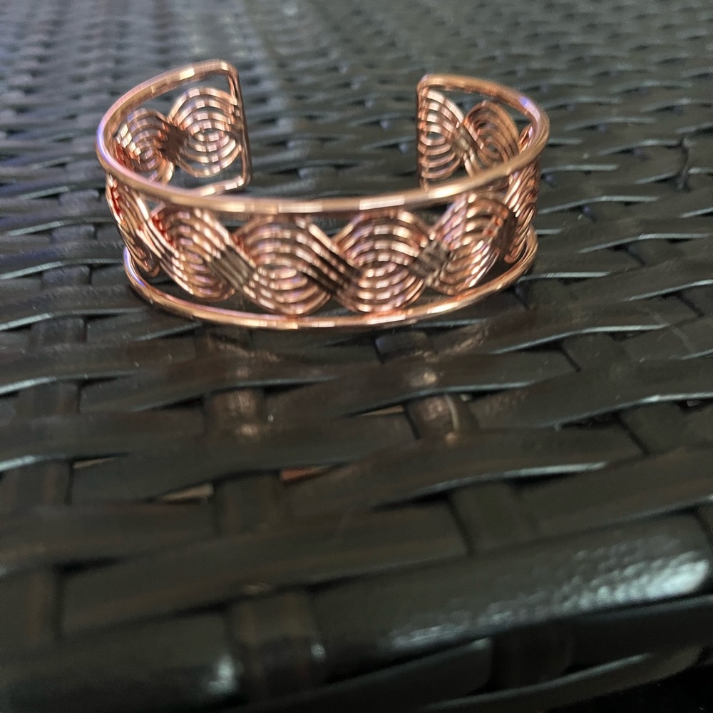 Elegant Copper-Toned Woven Bracelet